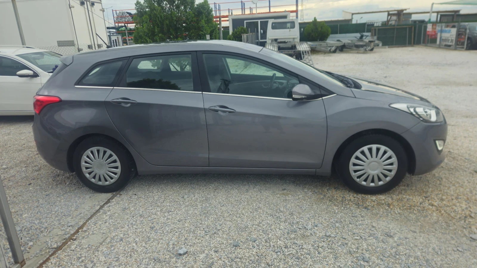 Hyundai I30 1.6.Бензин ТОП състояние, снимка 4 - Автомобили и джипове - 54610058