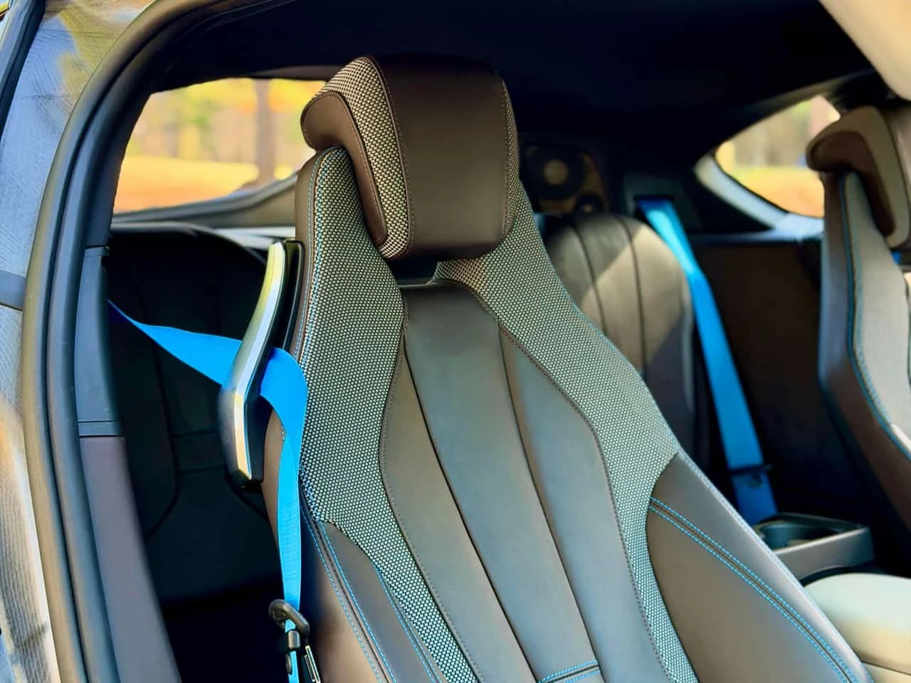 BMW i8 * 2dr Cpe * CARFAX * 360 КАМЕРА * АВТОКРЕДИТ * , снимка 16 - Автомобили и джипове - 54912919