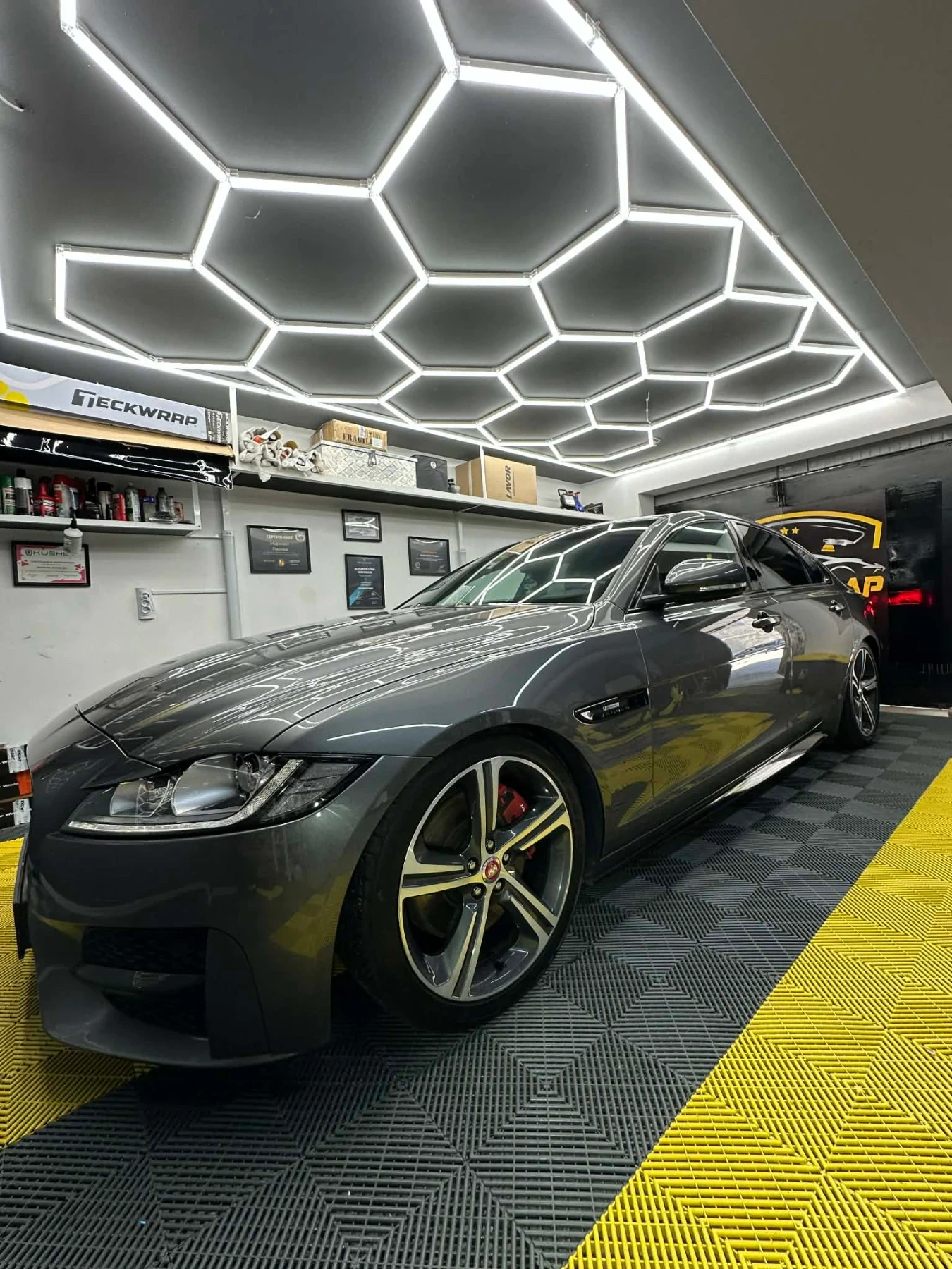 Jaguar Xf Jaguar XF R-Sport 3.0D V6 300 к.с. Virtual Cockpit, снимка 2 - Автомобили и джипове - 54979459