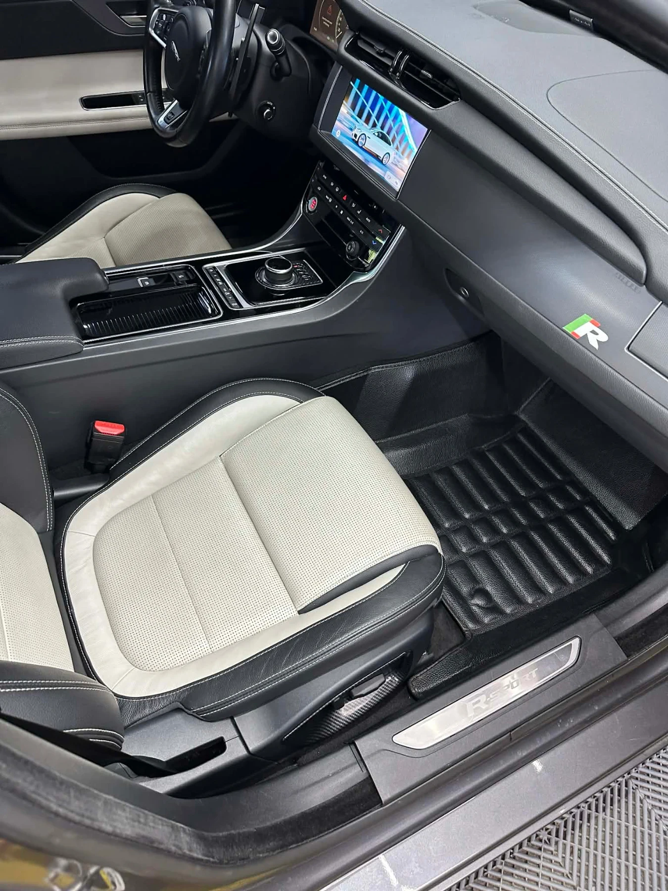 Jaguar Xf Jaguar XF R-Sport 3.0D V6 300 к.с. Virtual Cockpit, снимка 15 - Автомобили и джипове - 54979459