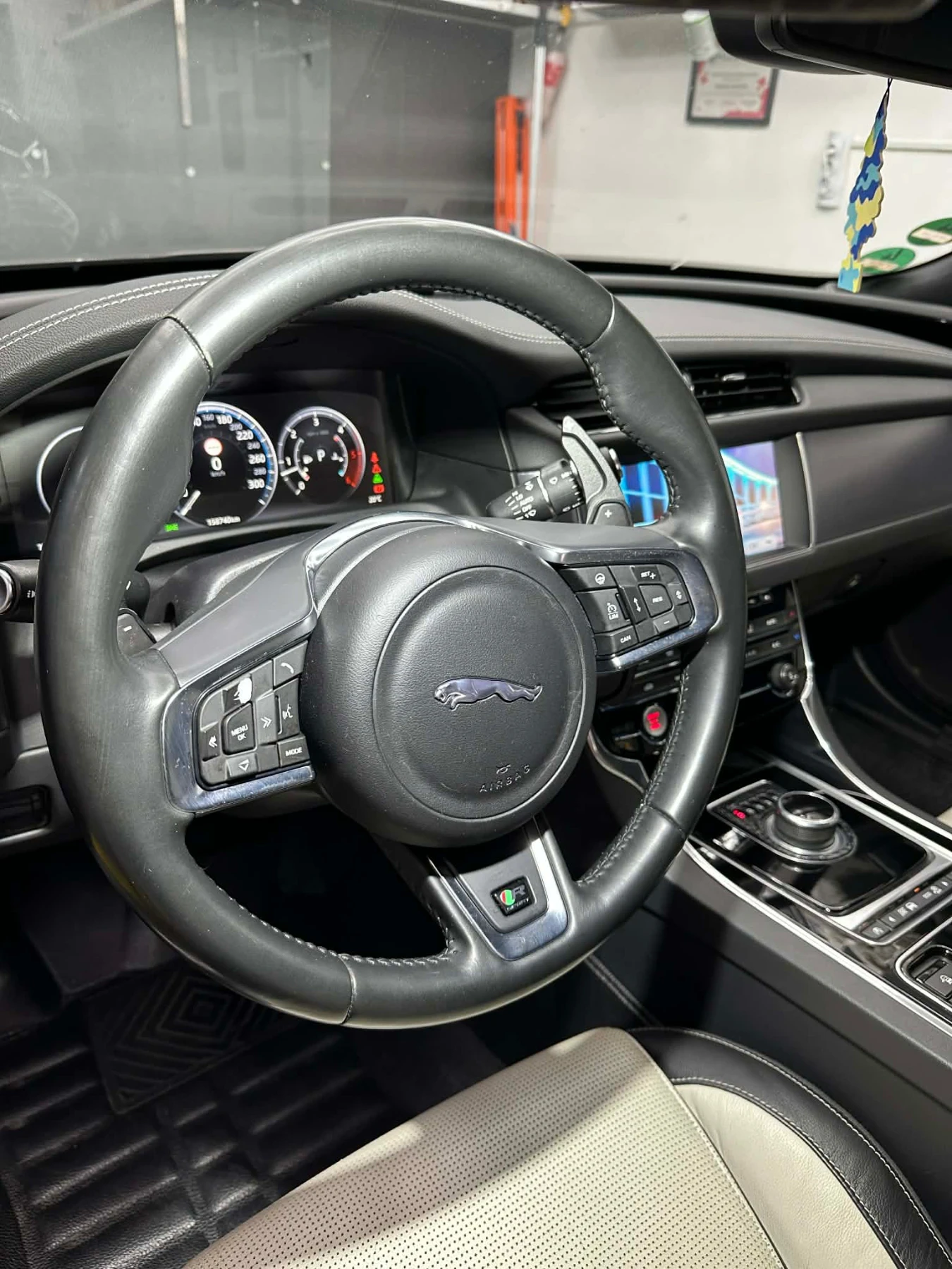 Jaguar Xf Jaguar XF R-Sport 3.0D V6 300 к.с. Virtual Cockpit, снимка 11 - Автомобили и джипове - 54979459