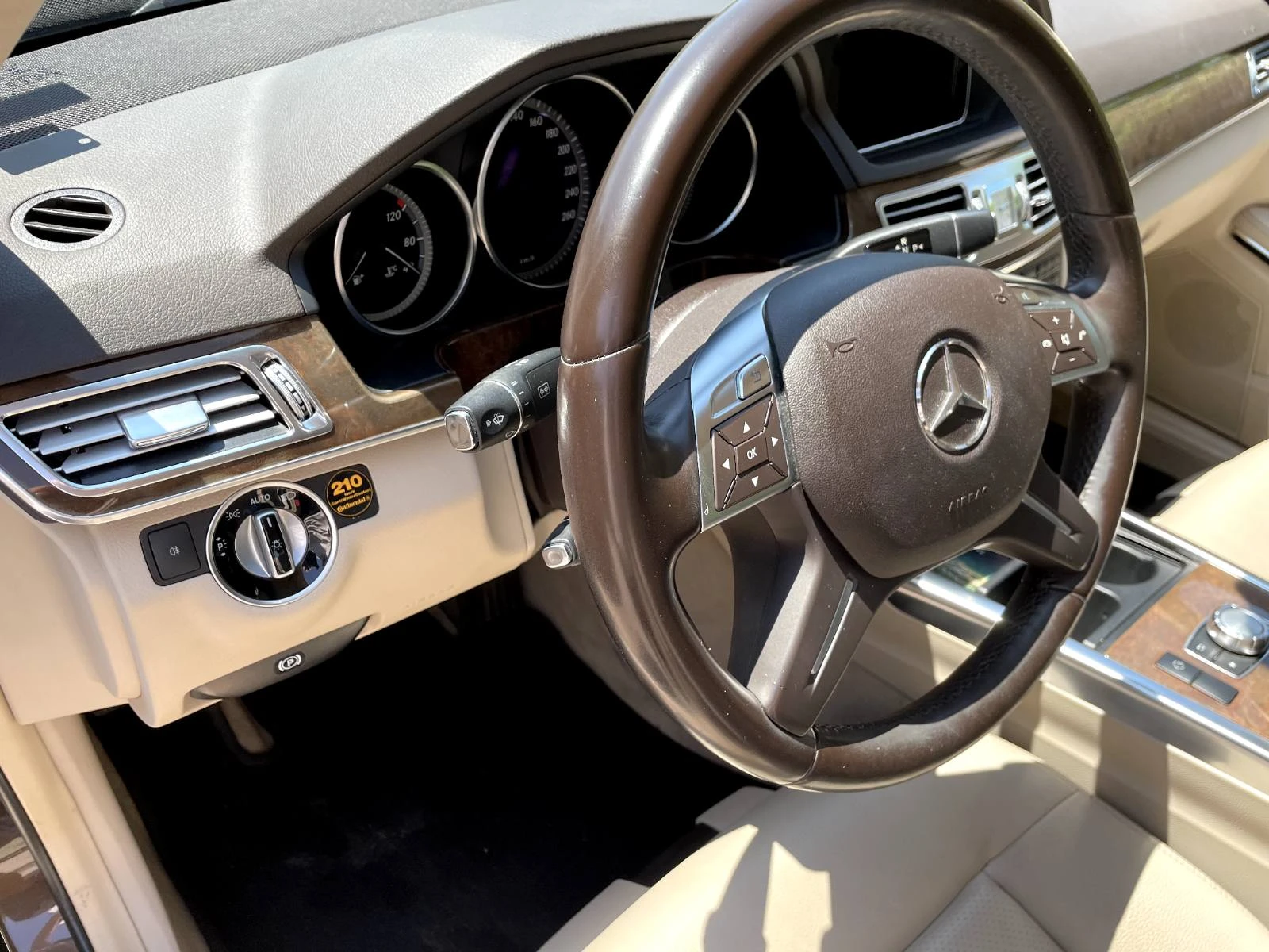 Mercedes-Benz E 220, снимка 8 - Автомобили и джипове - 55106512