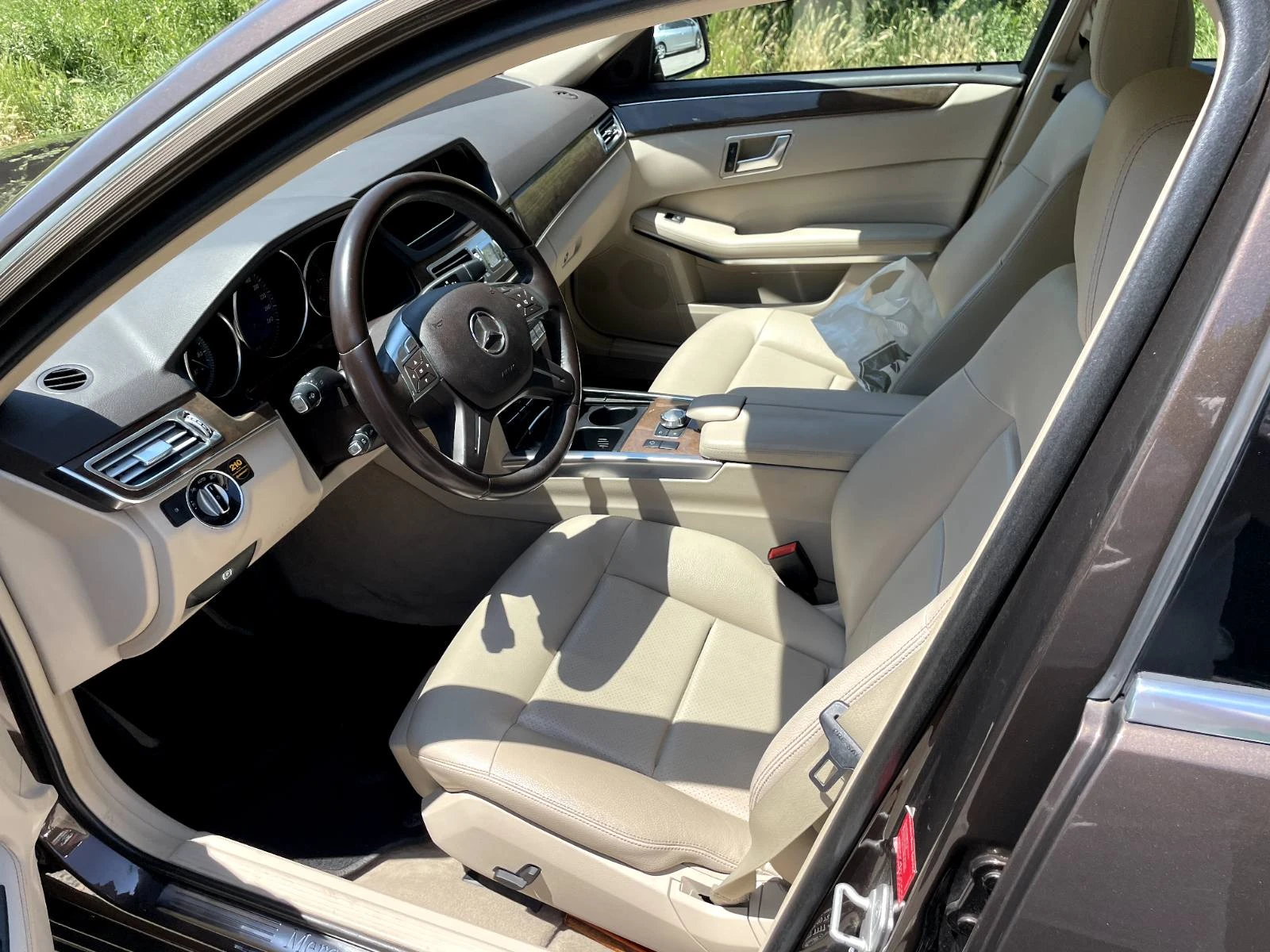 Mercedes-Benz E 220, снимка 6 - Автомобили и джипове - 55106512