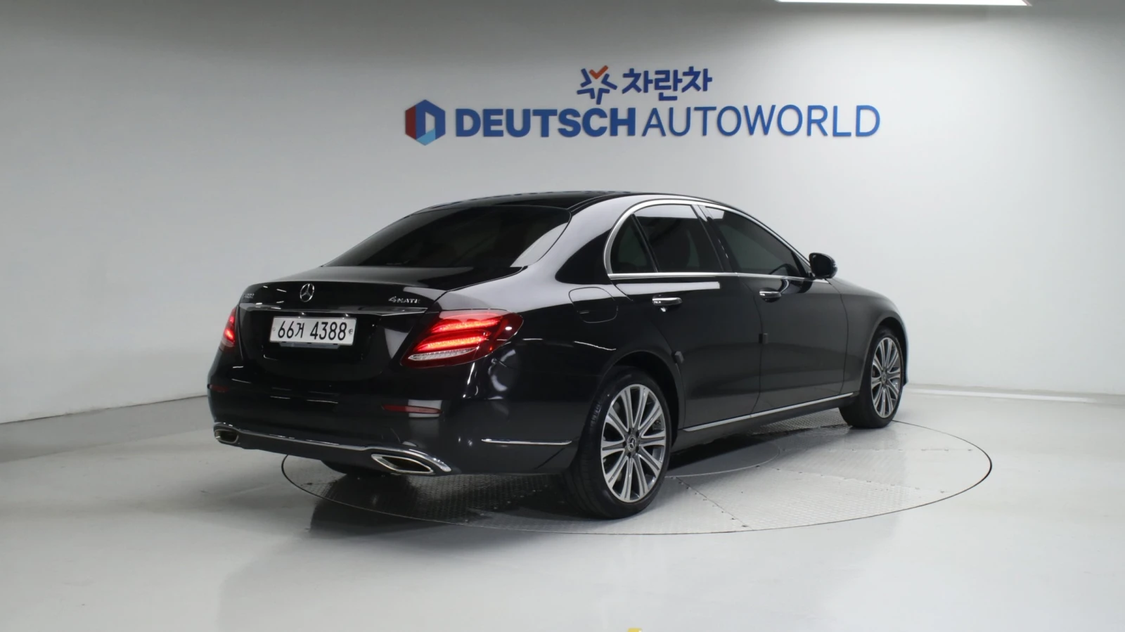 Mercedes-Benz E 400 4Matic Exclusive * FULL, снимка 2 - Автомобили и джипове - 55473320