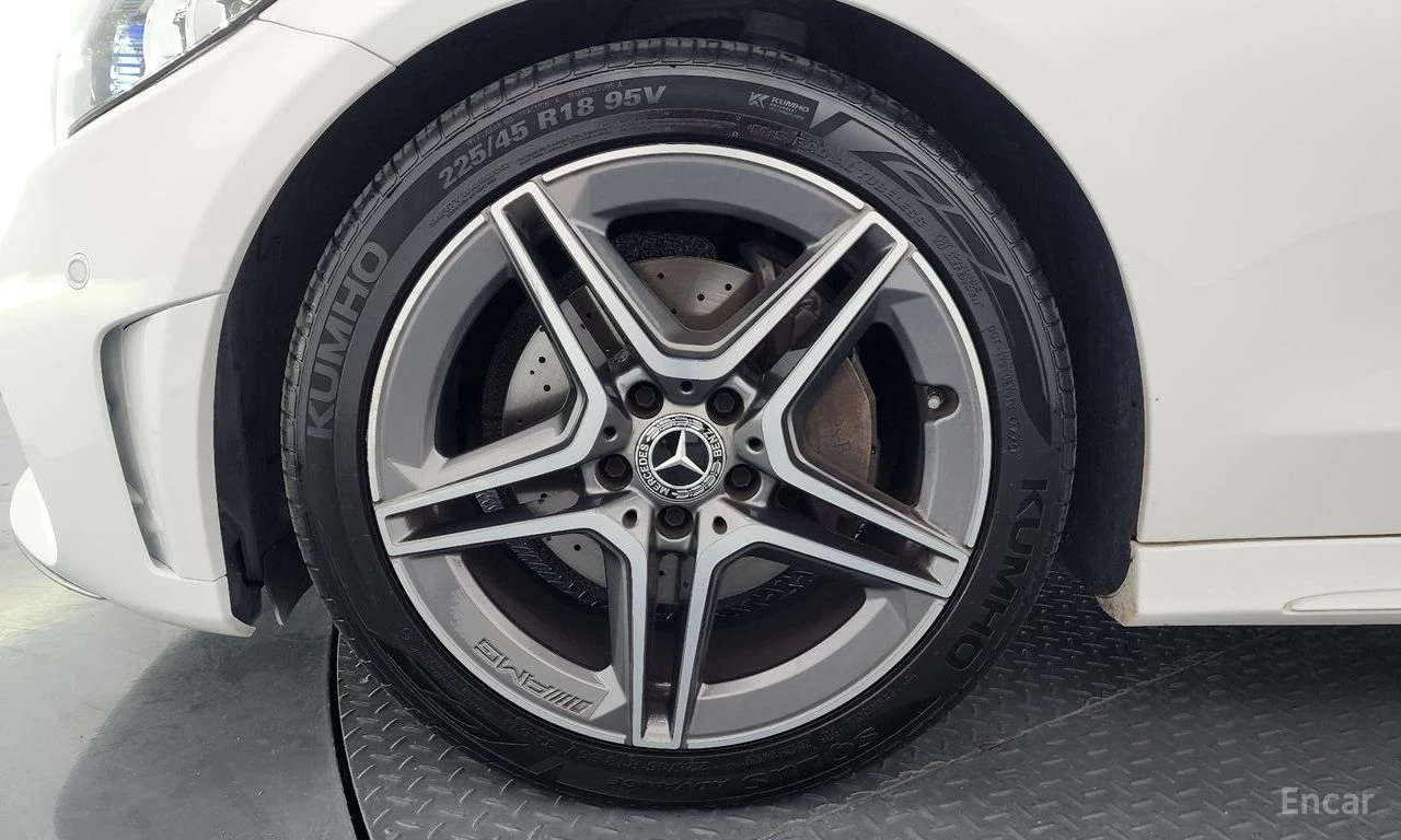 Mercedes-Benz C 200 AMG* LINE* КАМЕРА* ХЕДЪП* FACELIFT* COUPE, снимка 5 - Автомобили и джипове - 55832064