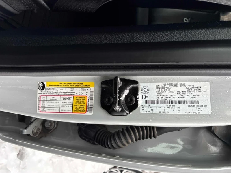 Ford F150 2017 Raptor * CARFAX * БЕЗ ПЪРВОНАЧАЛНА ВНОСКА, снимка 11 - Автомобили и джипове - 53120201