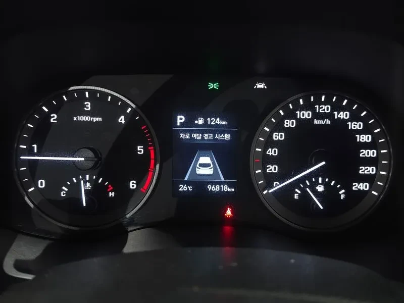 Hyundai Tucson Diesel 2.0 4Wd Smart, снимка 8 - Автомобили и джипове - 56130735