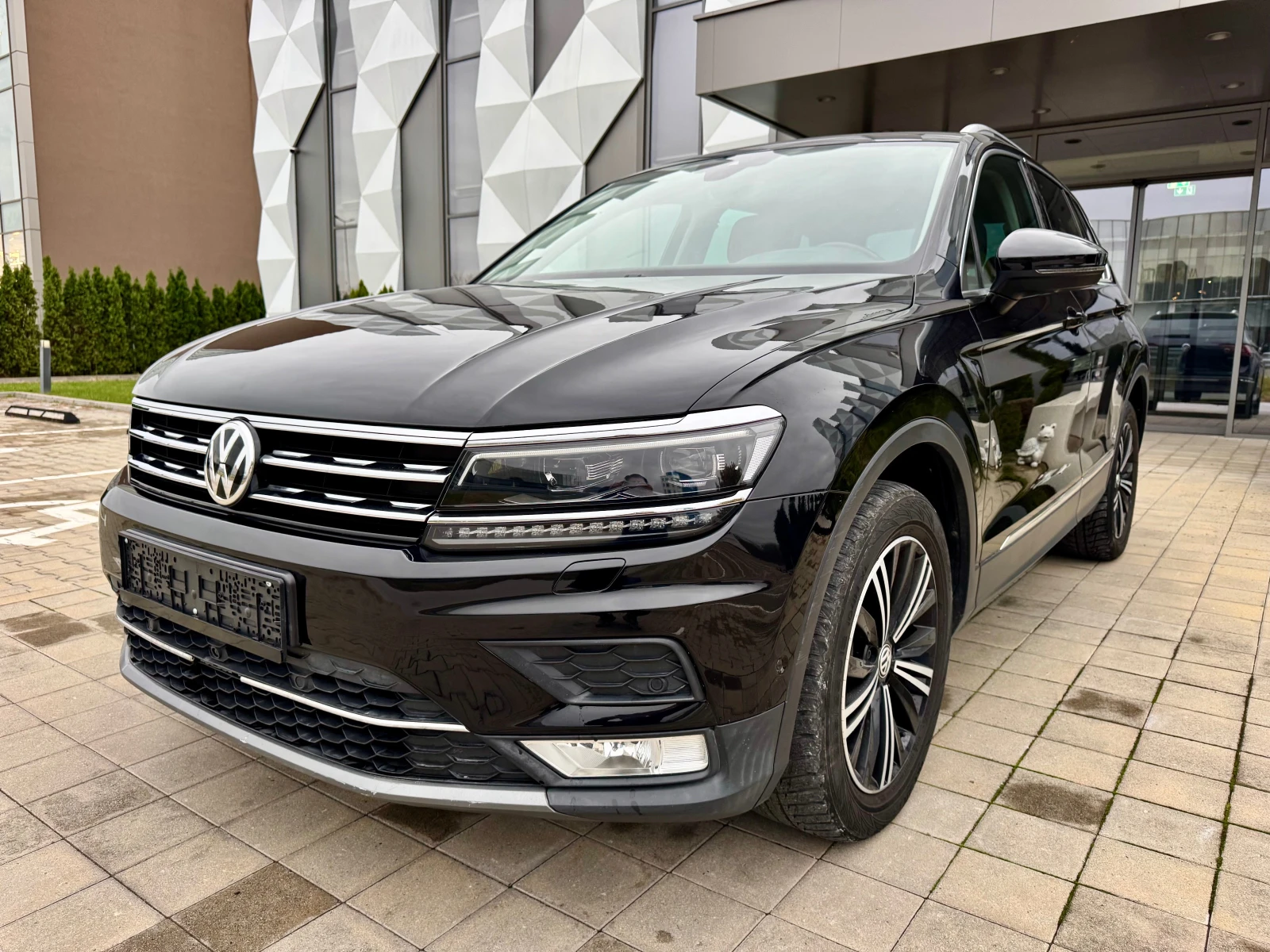 VW Tiguan -ПАНОРАМА-360КАМЕРИ-DIGITAL-4X4-KEY-GO-МЪРТВА ТОЧК, снимка 1