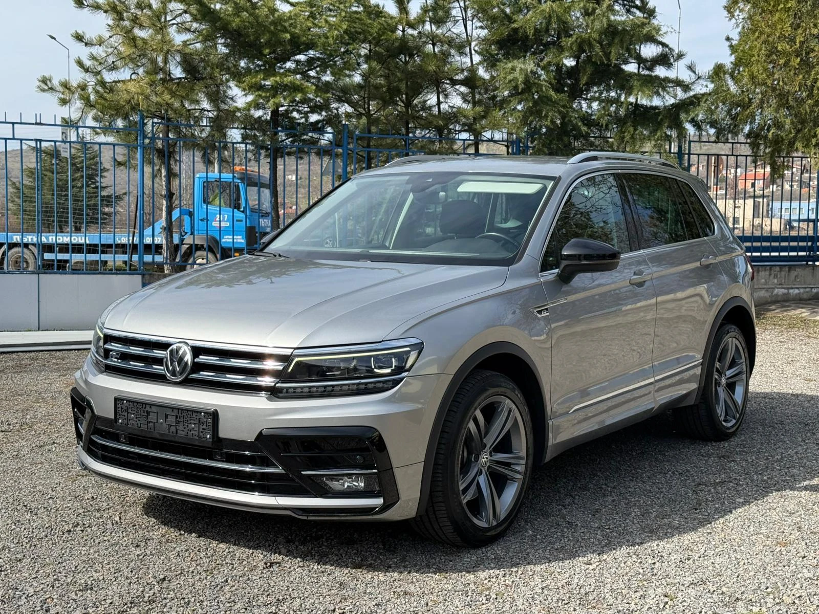 VW Tiguan R-Line 240HP 4X4 2, 0TDi НАПЪЛНО ОБЛУЖЕН