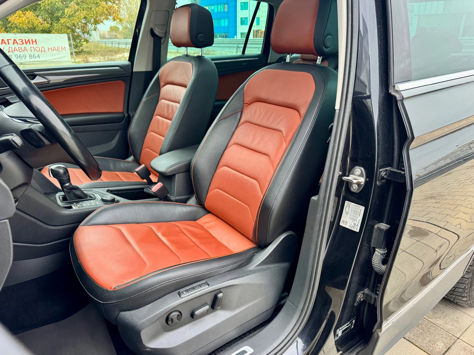 VW Tiguan -ПАНОРАМА-360КАМЕРИ-DIGITAL-4X4-KEY-GO-МЪРТВА ТОЧК - изображение 10