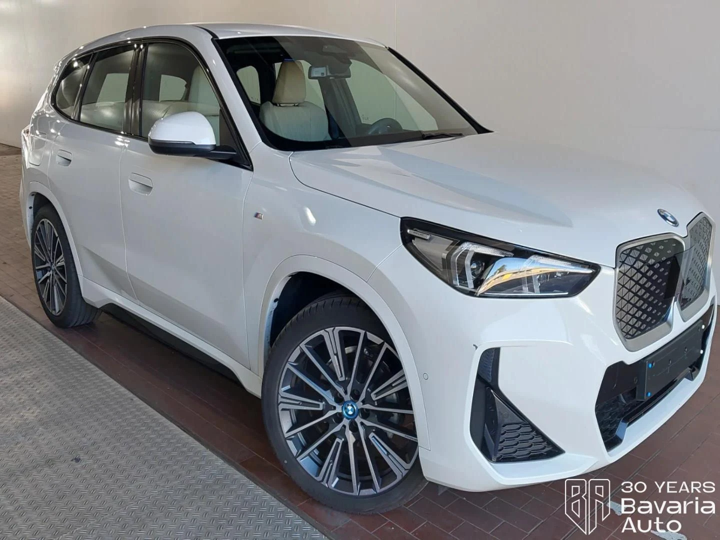 BMW iX1 20 eDrive M Sport Paket, снимка 4 - Автомобили и джипове - 54230249