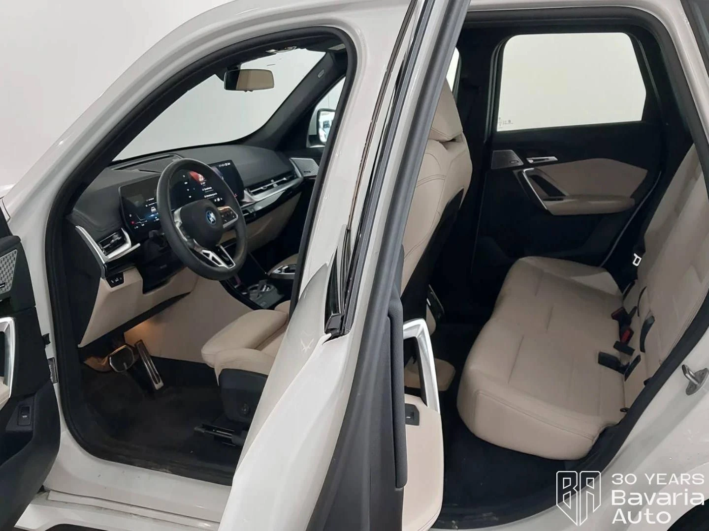 BMW iX1 20 eDrive M Sport Paket, снимка 5 - Автомобили и джипове - 54230249