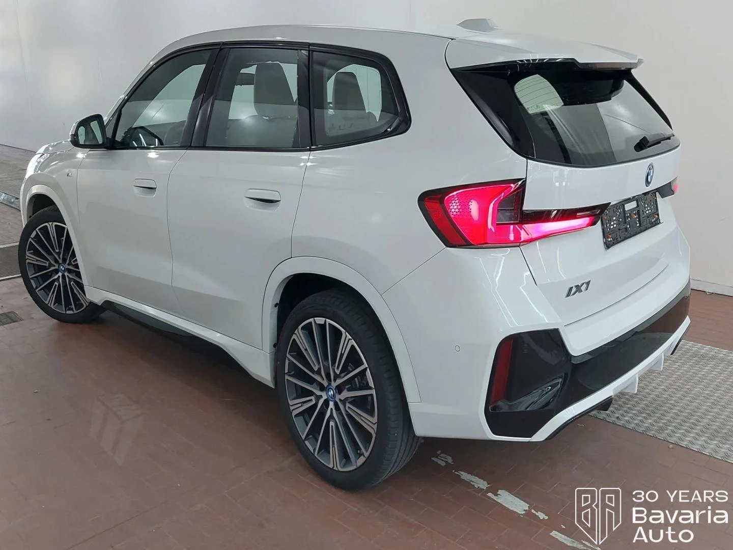 BMW iX1 20 eDrive M Sport Paket, снимка 2 - Автомобили и джипове - 54230249