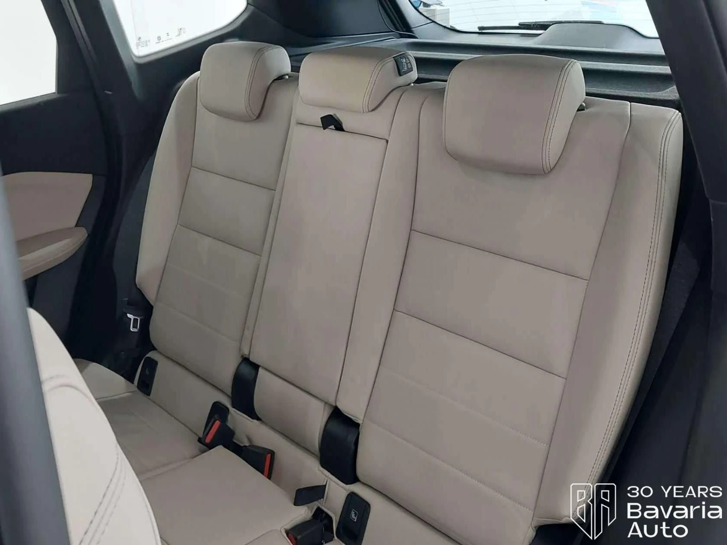 BMW iX1 20 eDrive M Sport Paket, снимка 8 - Автомобили и джипове - 54230249