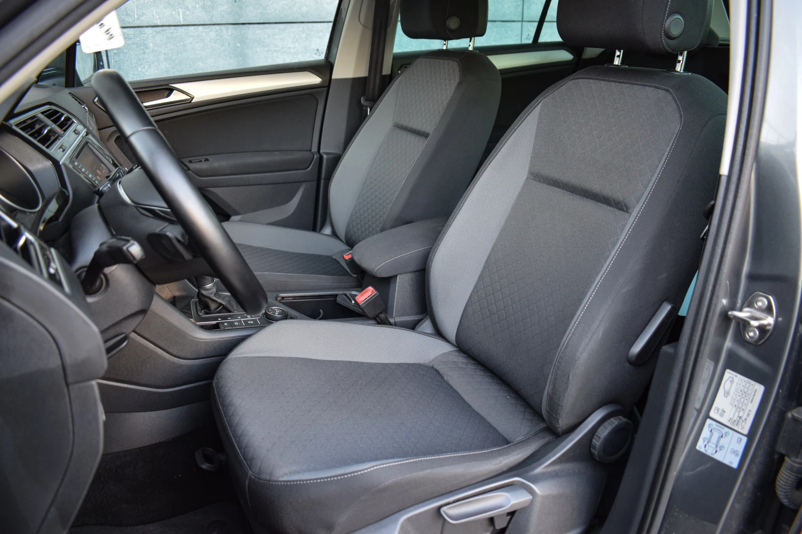 VW Tiguan 2.0TDI 150k.c. EXCLUSIVE 4-MOTION, снимка 8 - Автомобили и джипове - 55086517