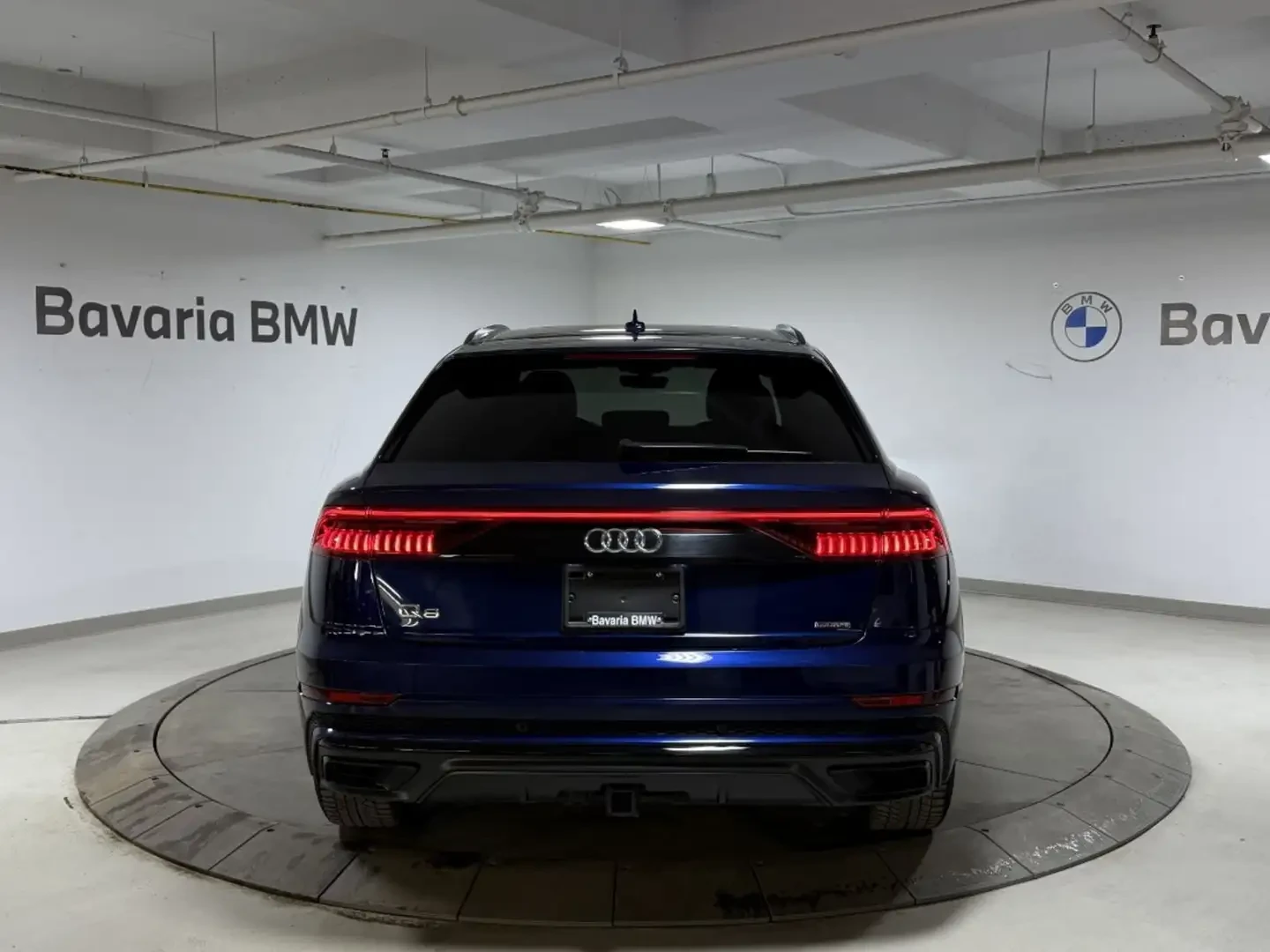 Audi Q8 55TFSI TECHNIK/PANORAMA/360CAM/ОБДУХ/ПОДГРЕВ, снимка 5 - Автомобили и джипове - 55237433
