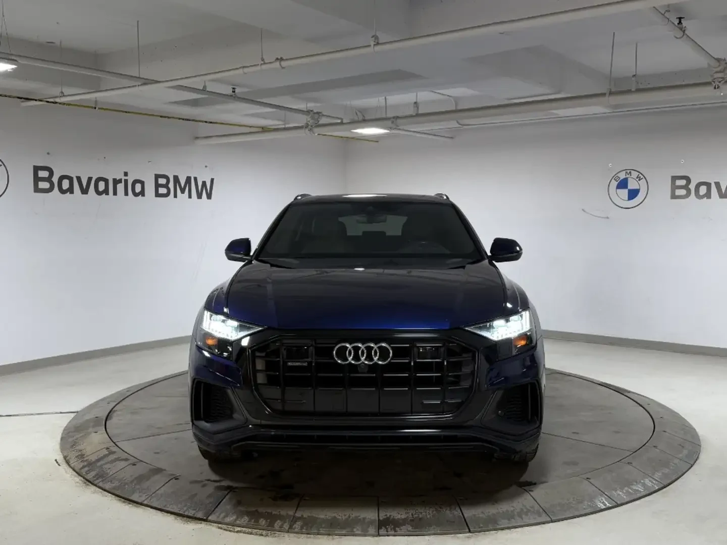 Audi Q8 55TFSI TECHNIK/PANORAMA/360CAM/ОБДУХ/ПОДГРЕВ, снимка 2 - Автомобили и джипове - 55237433
