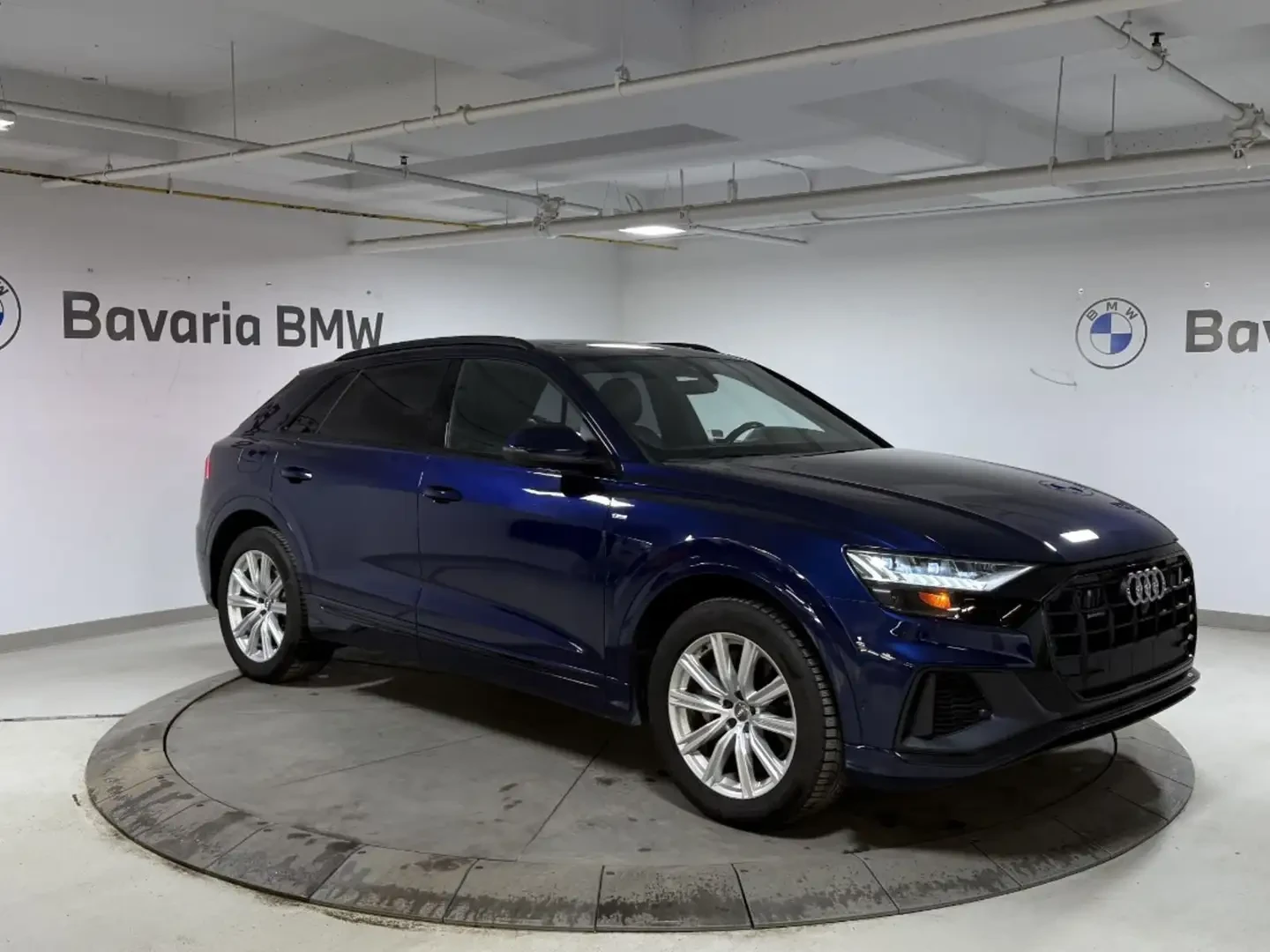 Audi Q8 55TFSI TECHNIK/PANORAMA/360CAM/ОБДУХ/ПОДГРЕВ, снимка 3 - Автомобили и джипове - 55237433