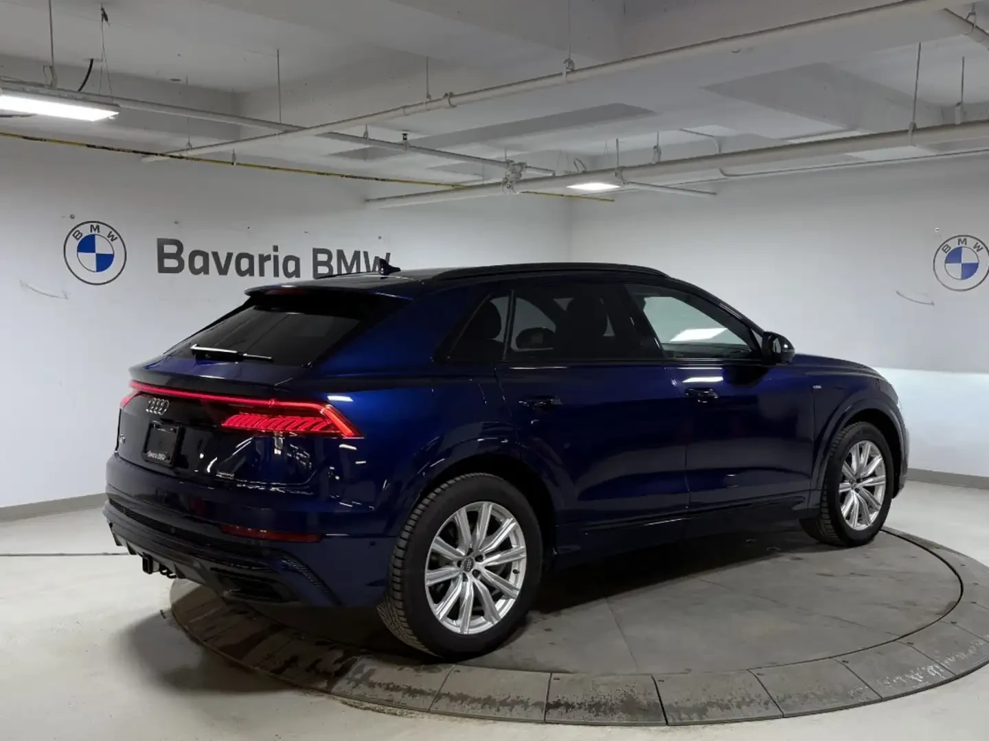 Audi Q8 55TFSI TECHNIK/PANORAMA/360CAM/ОБДУХ/ПОДГРЕВ, снимка 6 - Автомобили и джипове - 55237433