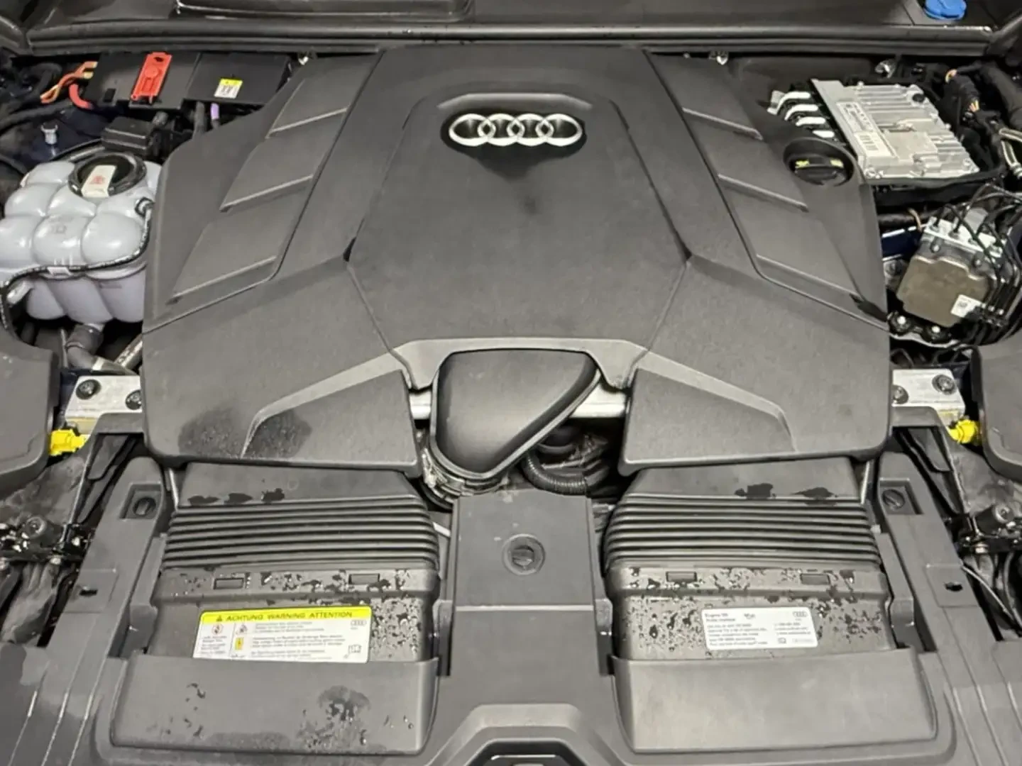 Audi Q8 55TFSI TECHNIK/PANORAMA/360CAM/ОБДУХ/ПОДГРЕВ, снимка 16 - Автомобили и джипове - 55237433