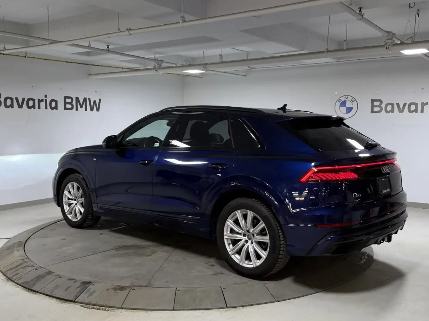 Audi Q8 55TFSI TECHNIK/PANORAMA/360CAM/ОБДУХ/ПОДГРЕВ, снимка 4 - Автомобили и джипове - 55237433