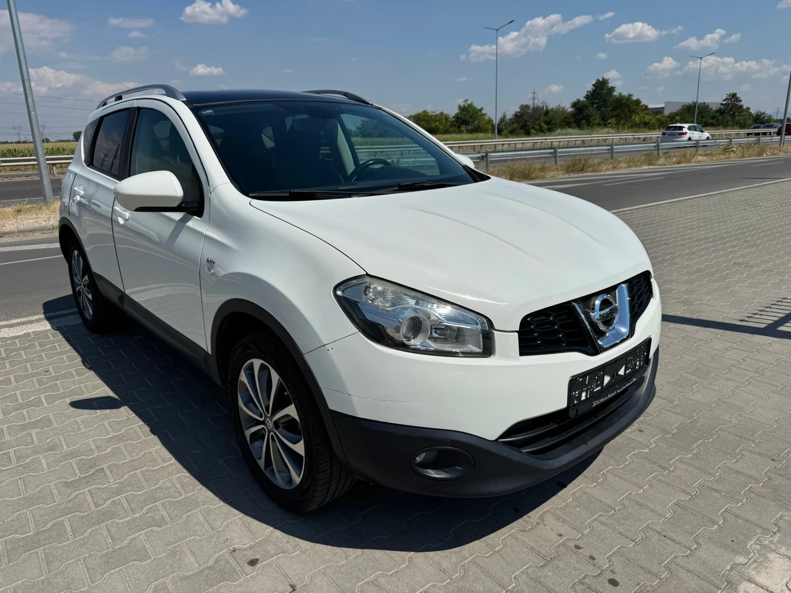 Nissan Qashqai 1.6 i Panorama, снимка 2 - Автомобили и джипове - 55941813