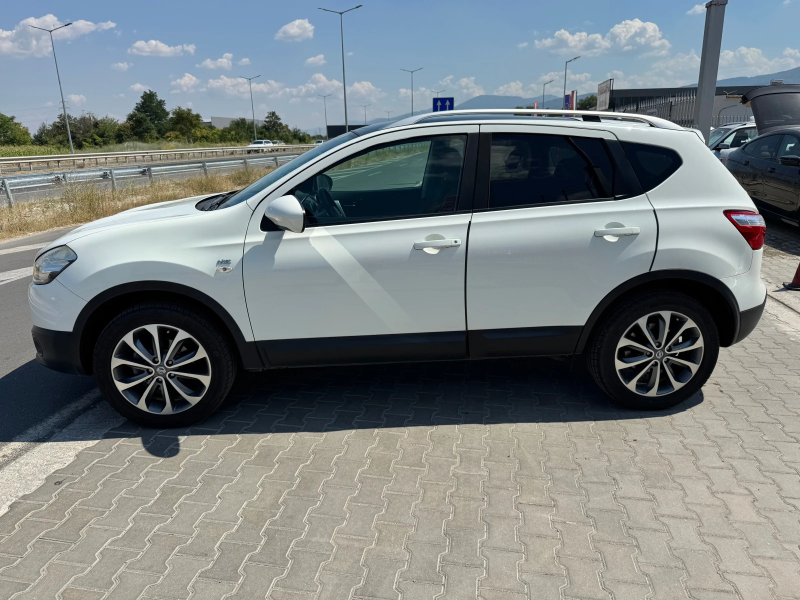 Nissan Qashqai 1.6 i Panorama, снимка 3 - Автомобили и джипове - 55941813