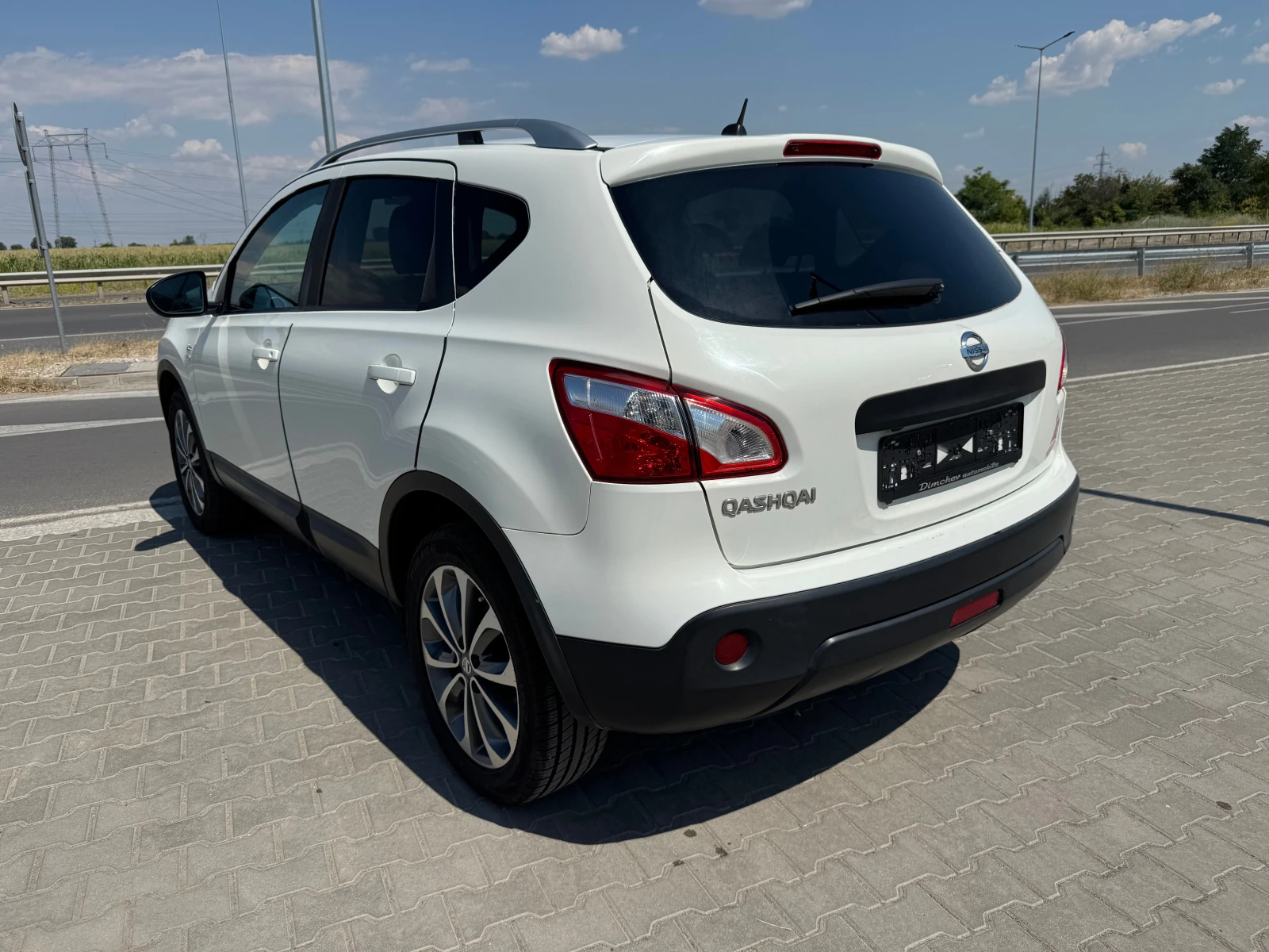 Nissan Qashqai 1.6 i Panorama, снимка 5 - Автомобили и джипове - 55941813