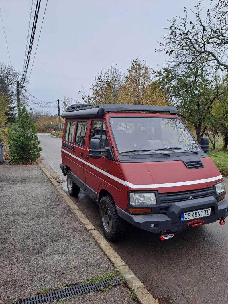 Renault Trafic 4x4, снимка 11 - Бусове и автобуси - 52516007
