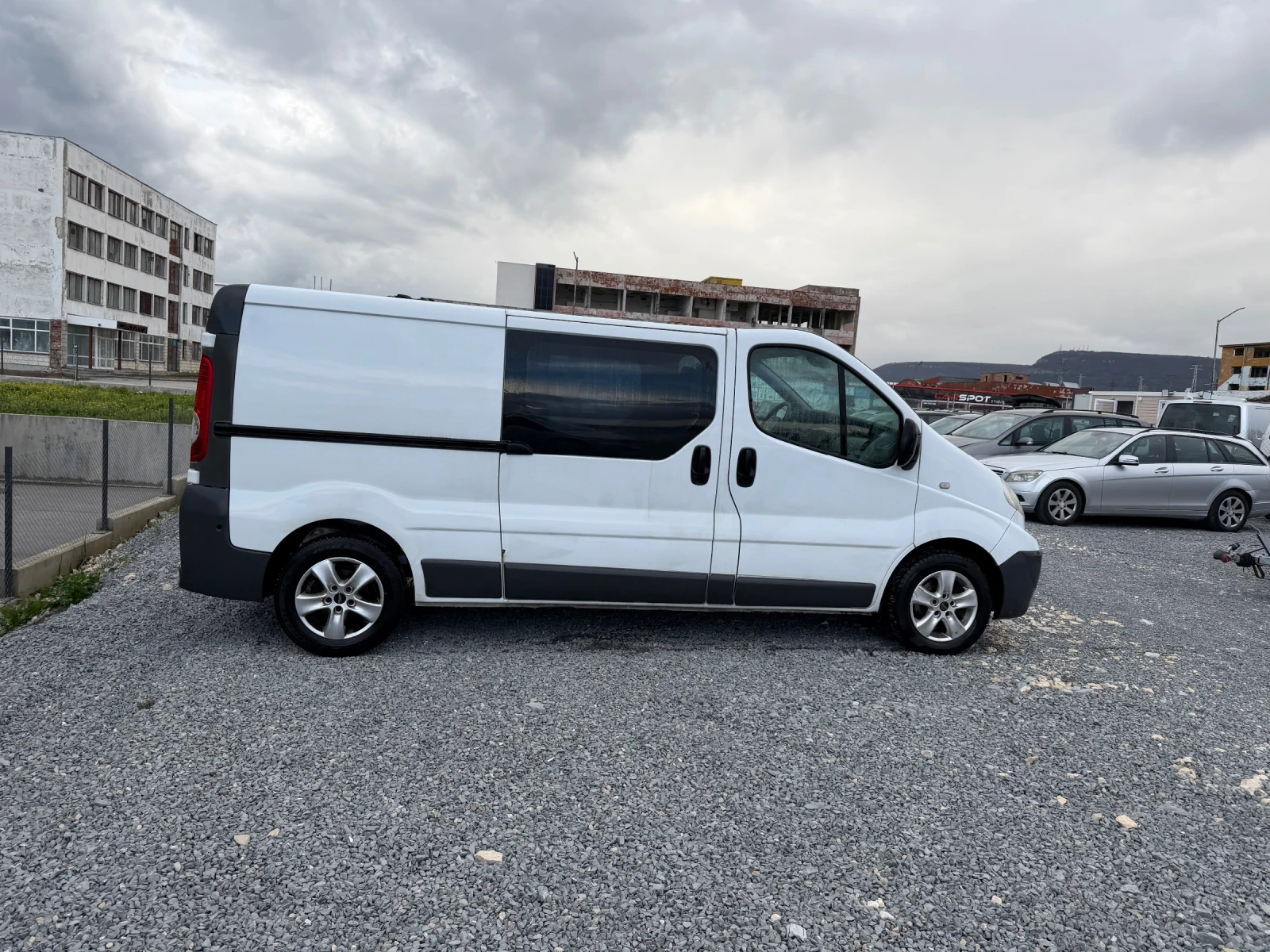 Renault Trafic 2.5 tdi MAXI KLIMATIK, снимка 4 - Бусове и автобуси - 54151775