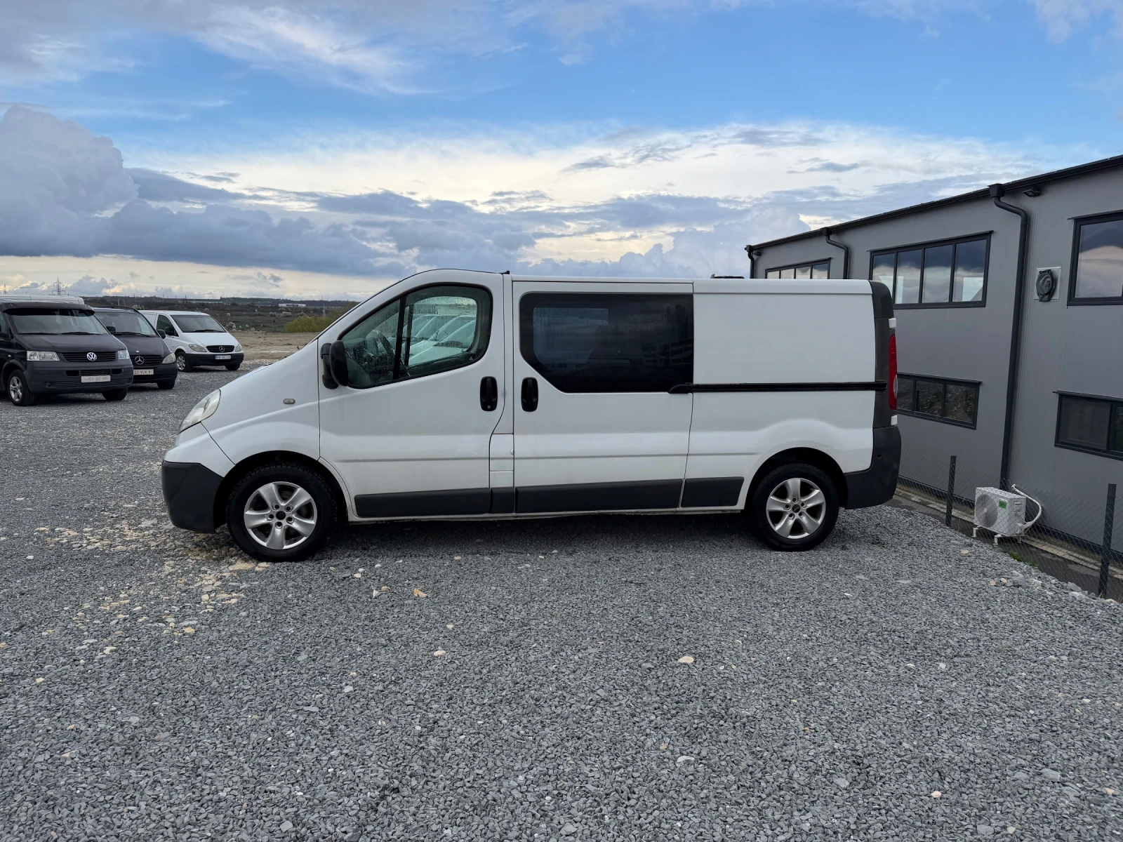 Renault Trafic 2.5 tdi MAXI KLIMATIK, снимка 9 - Бусове и автобуси - 54151775