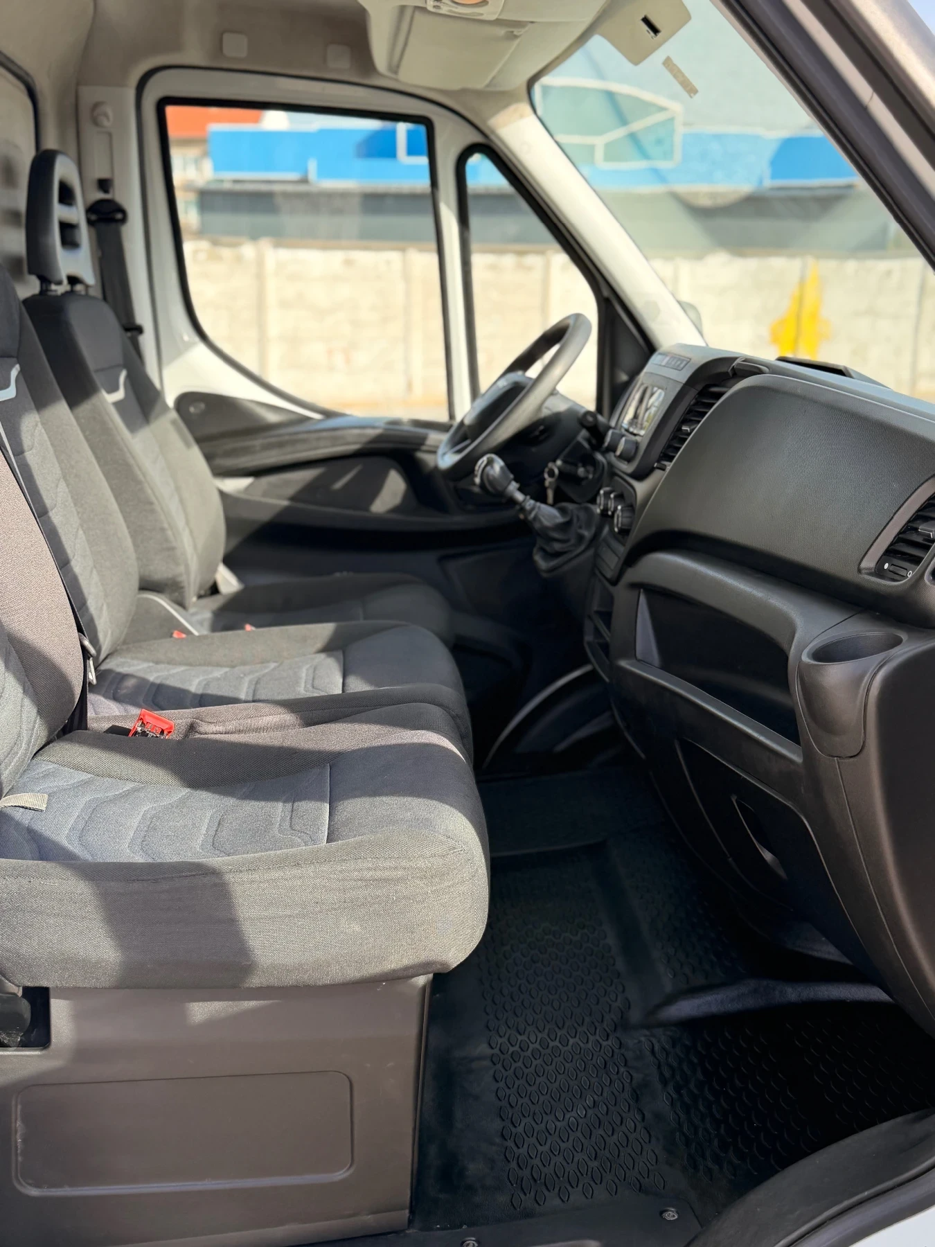 Iveco 35s16 Внос Швейцария!, снимка 12 - Бусове и автобуси - 56330604