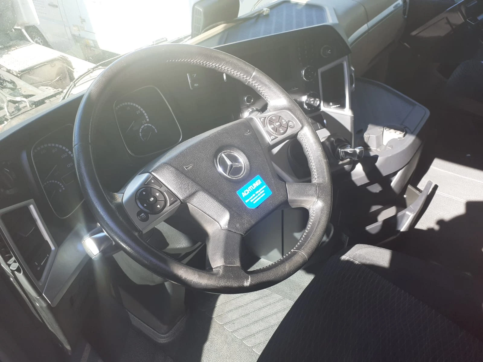 Mercedes-Benz Actros, снимка 11 - Камиони - 53964752