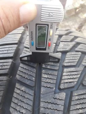 Гуми Зимни 235/45R17, снимка 5