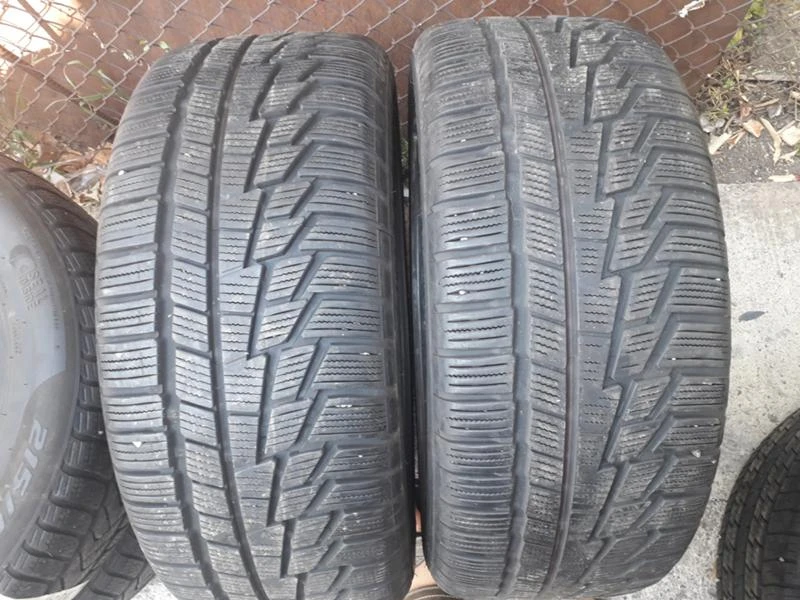 Гуми Зимни 235/45R17, снимка 8 - Гуми и джанти - 26424466