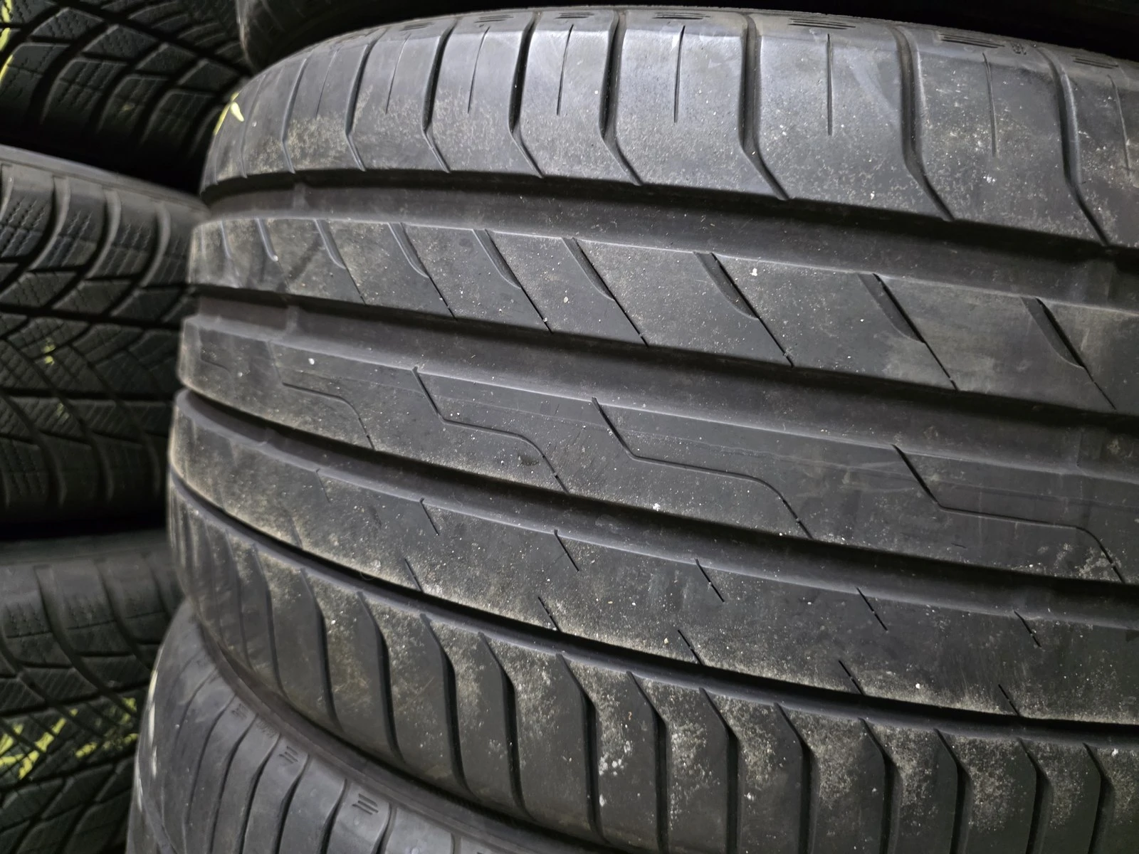 Гуми Летни 255/40R18, снимка 3 - Гуми и джанти - 56716352