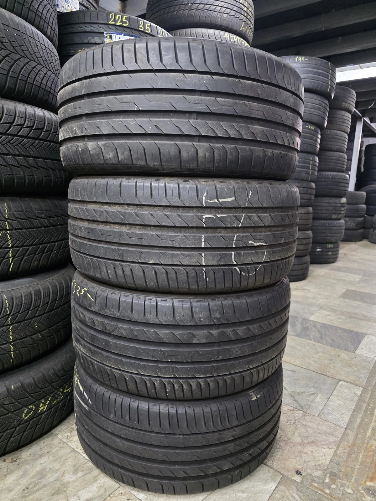 Гуми Летни 255/40R18, снимка 5 - Гуми и джанти - 56716352