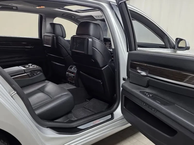 BMW 730, снимка 12 - Автомобили и джипове - 54600933