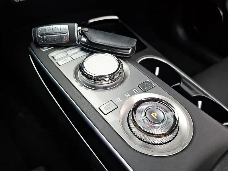 Genesis GV70 2.5T 2Wd, снимка 8 - Автомобили и джипове - 55185028