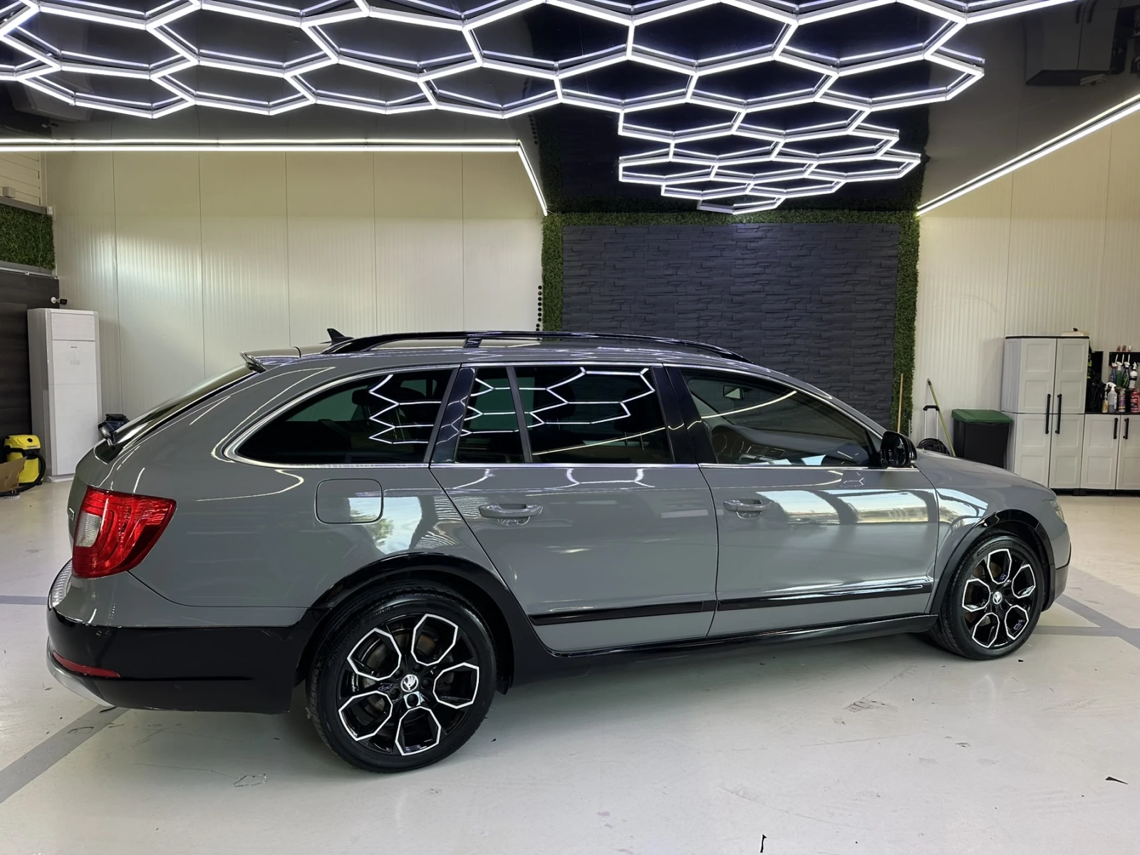 Skoda Superb CROSS#4X4#АЛКАНТАРА#KEYLESS-GO#ПЕЧКА - изображение 4
