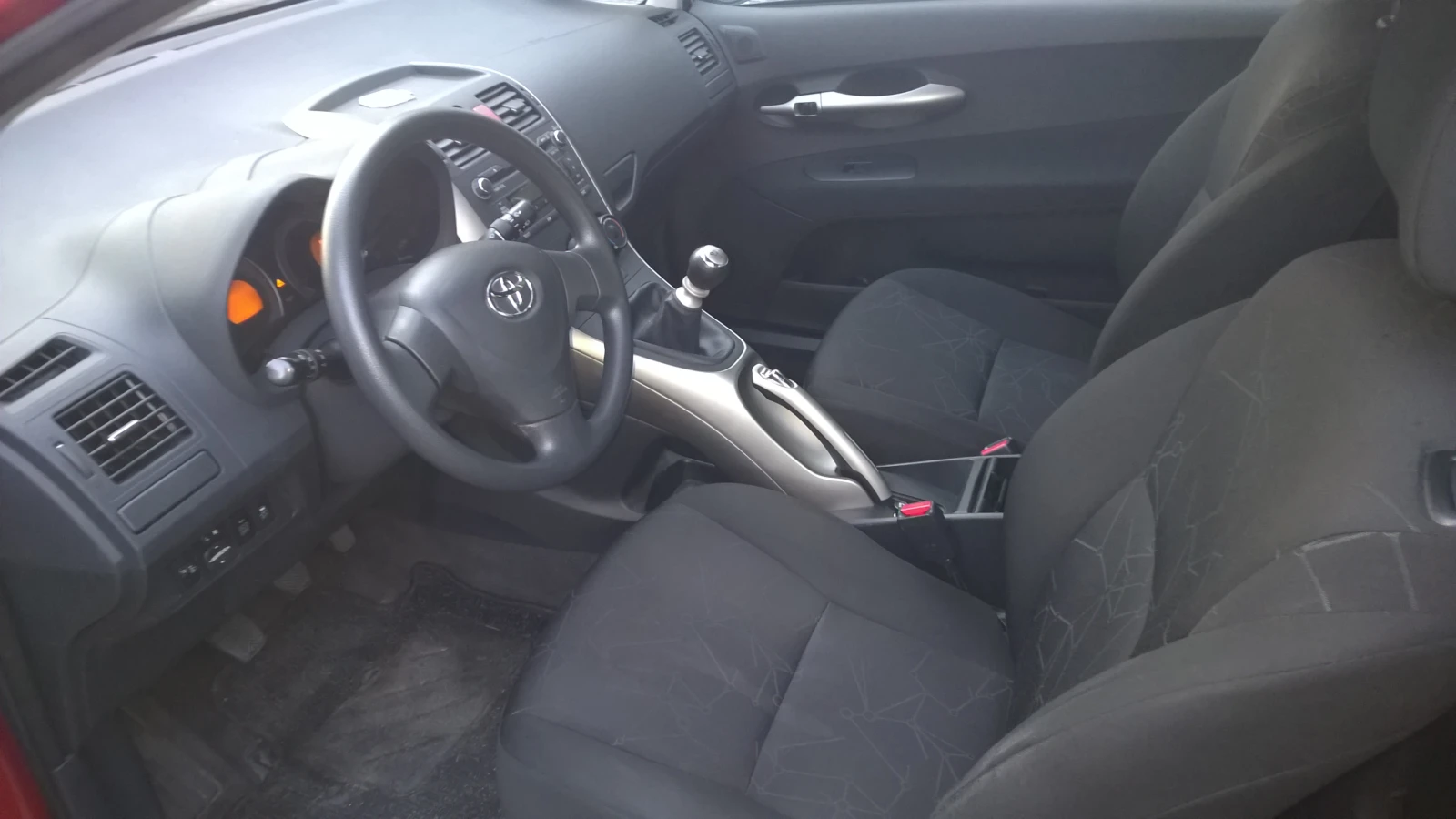 Toyota Auris  - изображение 5