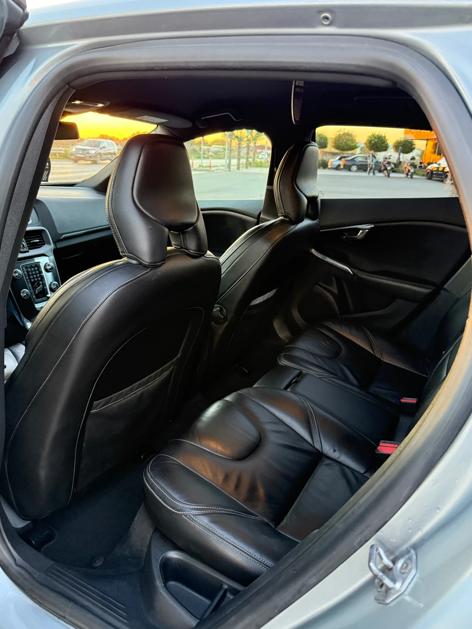 Volvo V40 2.0D - изображение 8