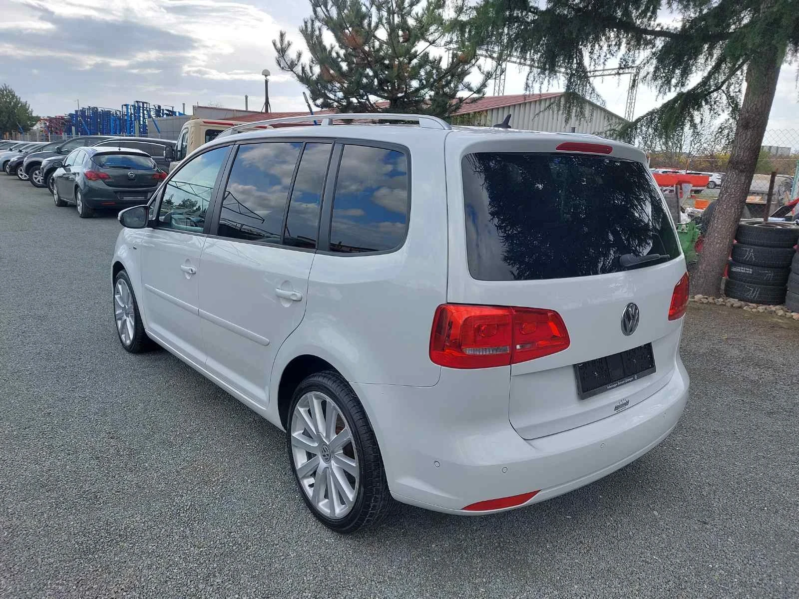VW Touran 1.6, 7м, 6ск - изображение 6