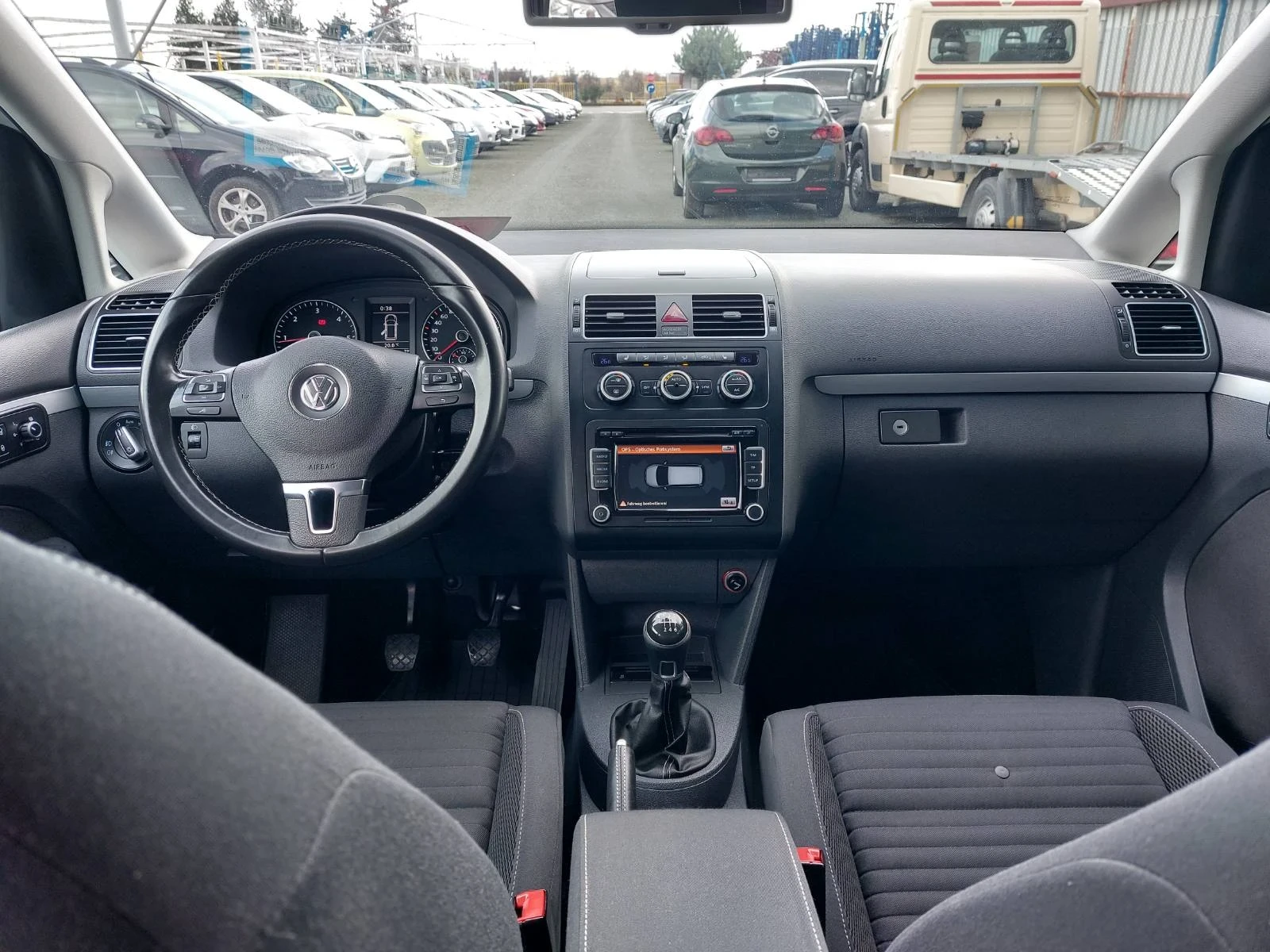 VW Touran 1.6, 7м, 6ск - изображение 9