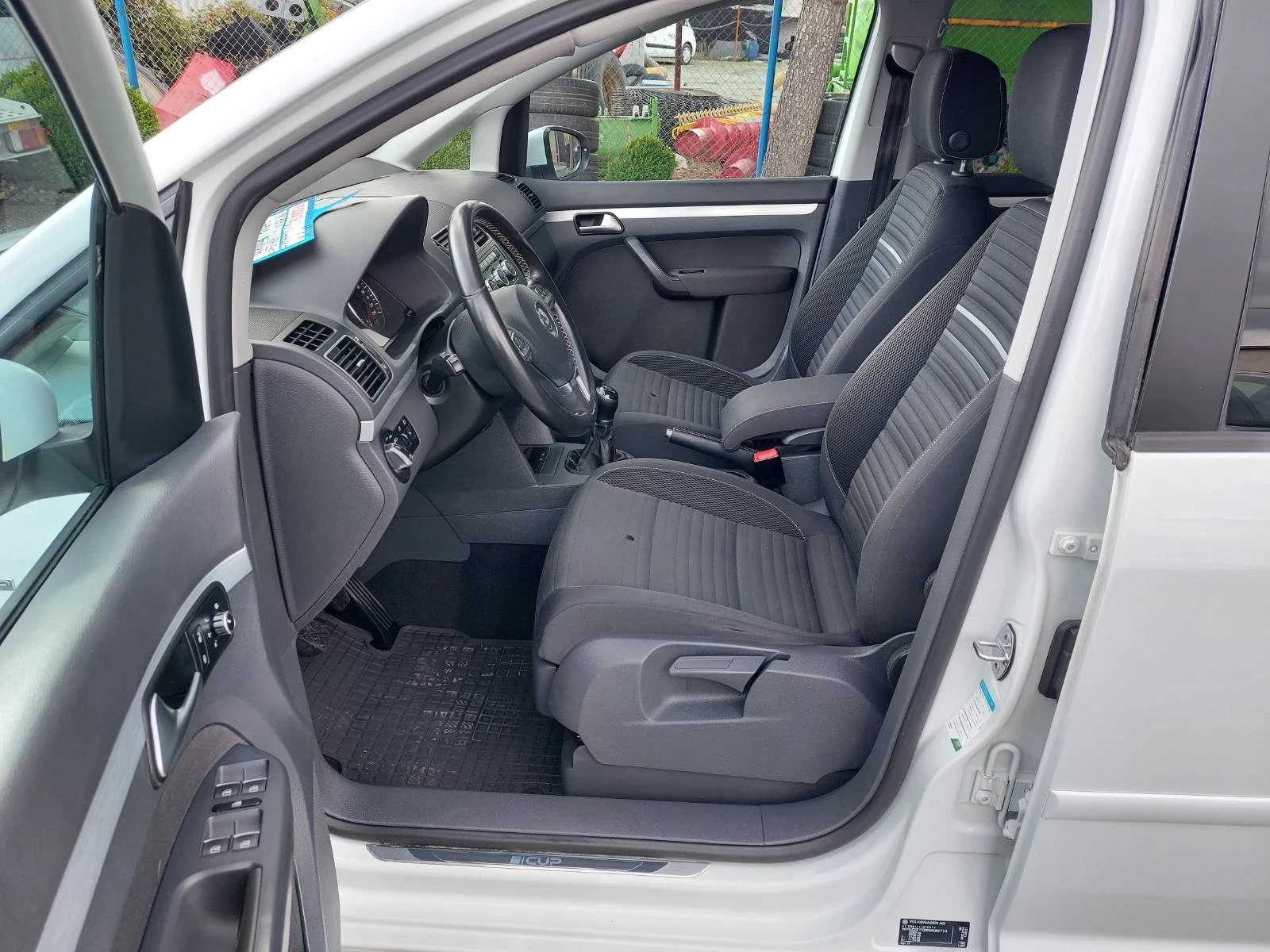 VW Touran 1.6, 7м, 6ск - изображение 10