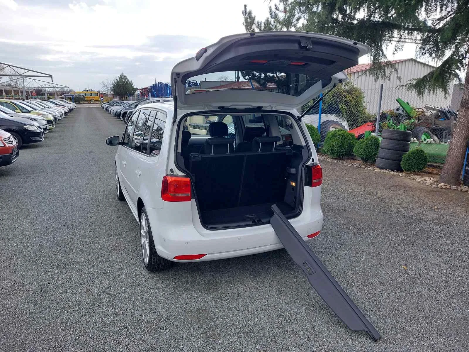 VW Touran 1.6, 7м, 6ск - изображение 7