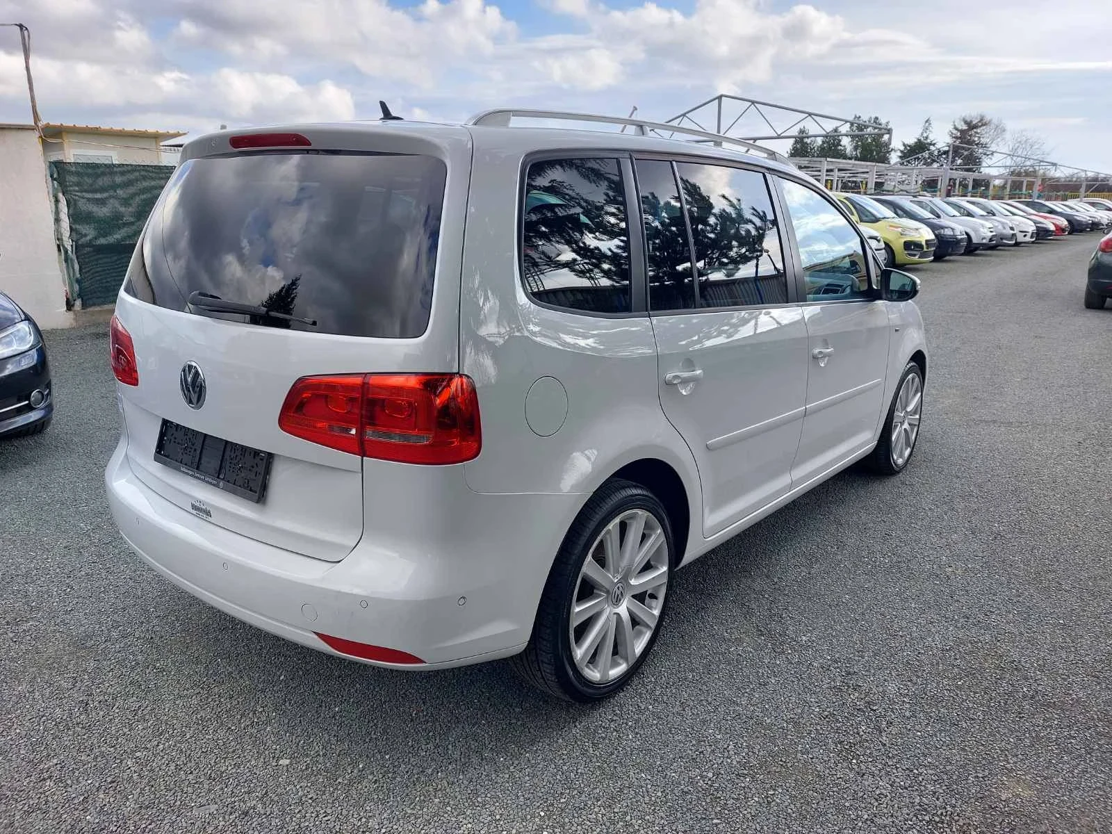 VW Touran 1.6, 7м, 6ск - изображение 4