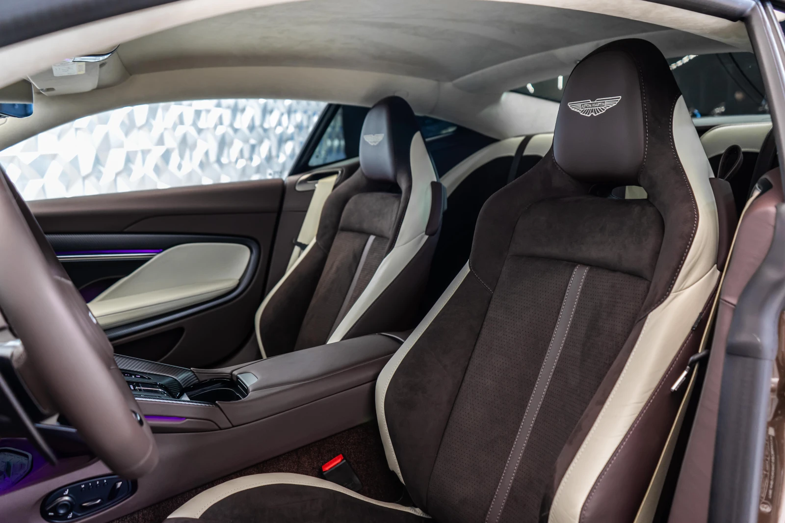 Aston Martin Други DB12, снимка 12 - Автомобили и джипове - 54228651