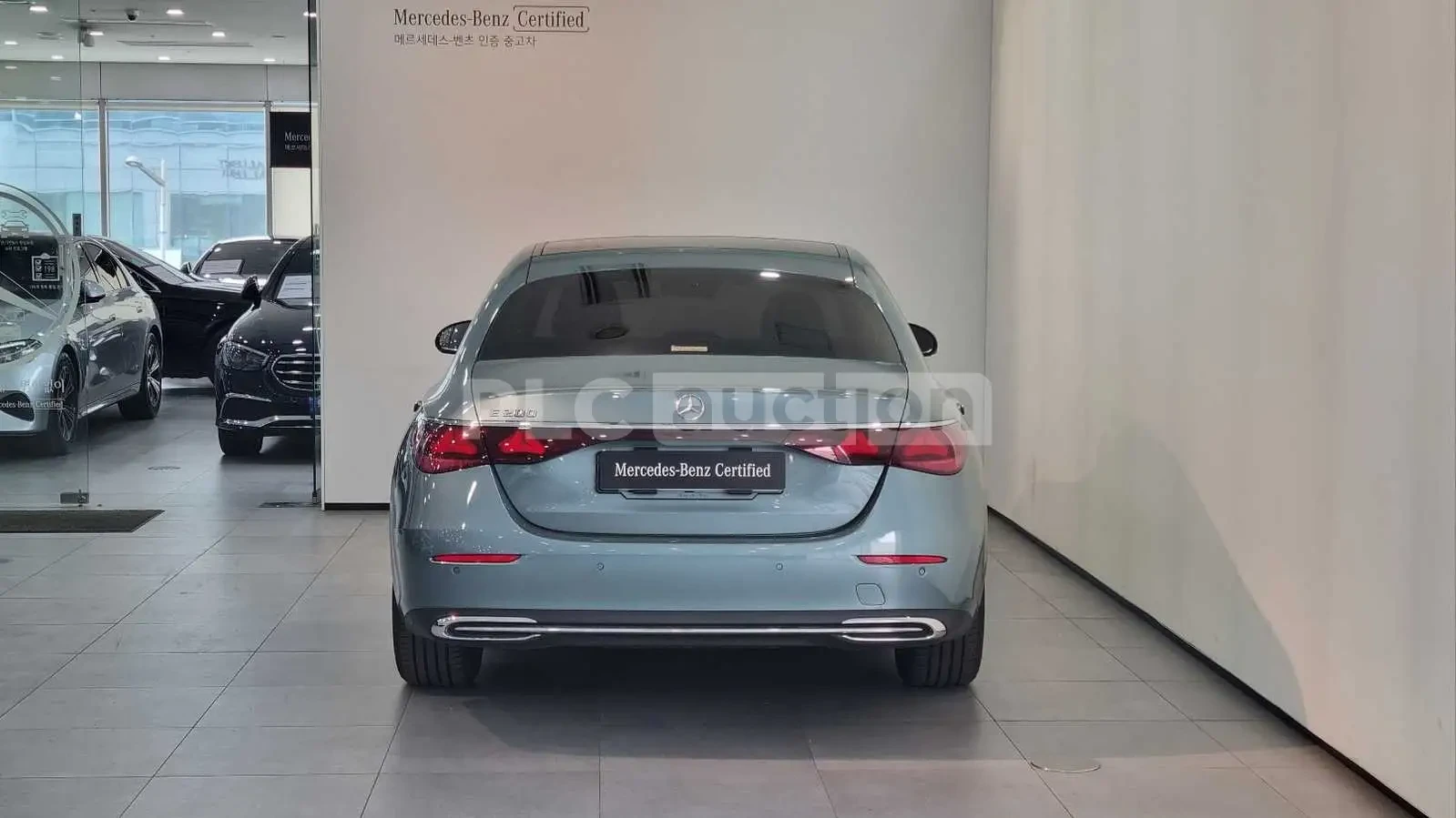 Mercedes-Benz E 200 * 360 * DISTRONIC * ОБДУХВАНЕ, снимка 4 - Автомобили и джипове - 54300690