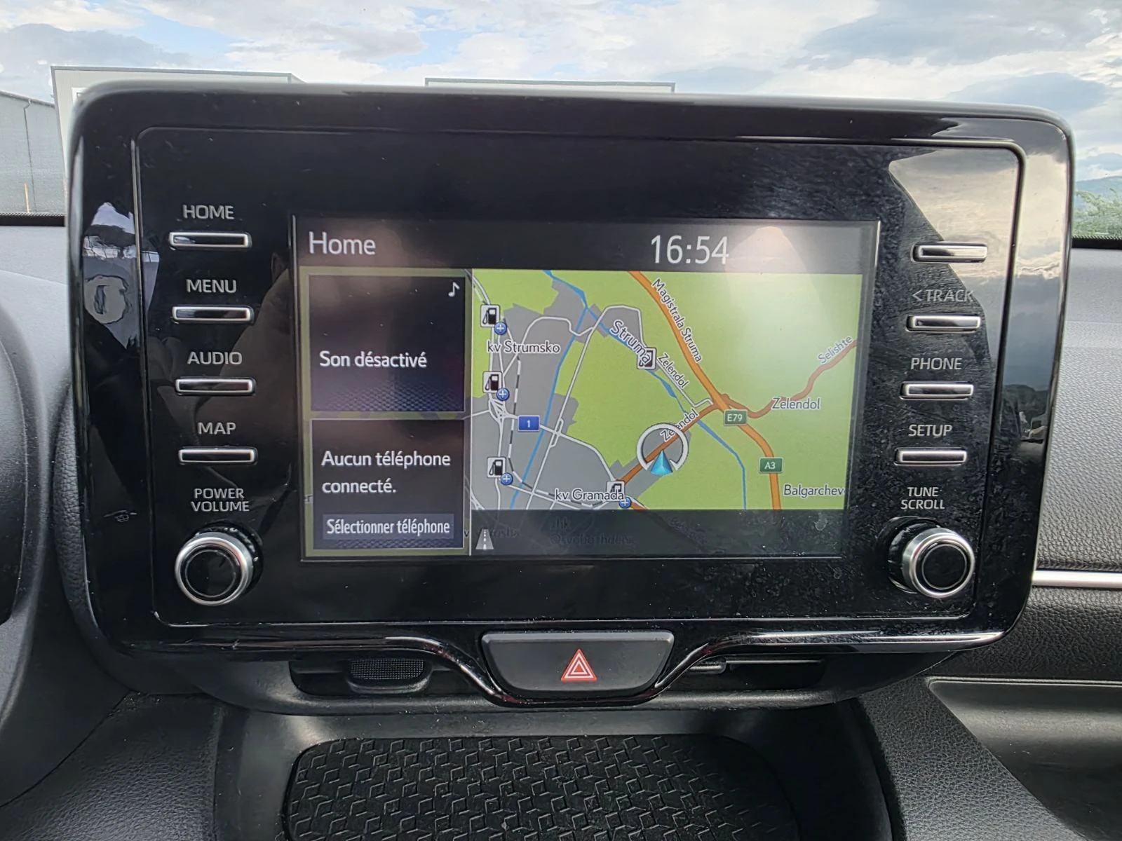 Toyota Yaris 1.5 Hybrid e-CVT Навигация| Камера| Климатроник, снимка 14 - Автомобили и джипове - 54645558